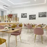 Hotiday Collection - Centro Storico Неаполь