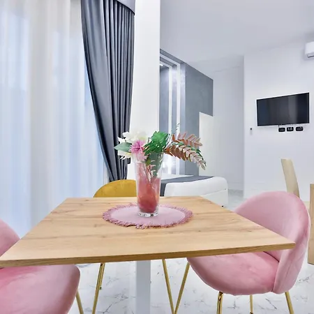 Apartahotel Hotiday Collection - Centro Storico Nápoles